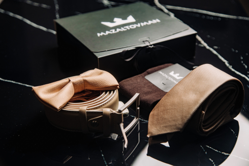 Ремень для джинсов: подбираем под цвет денима